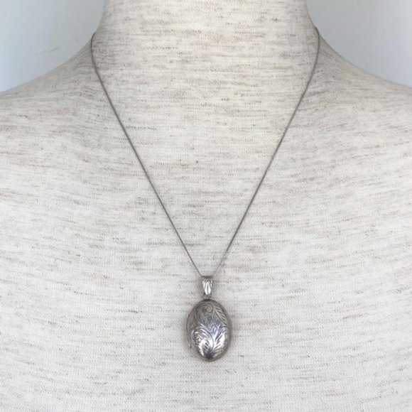 VTG Sterling Silver 925 Oval Etched Photo Locket Pendant Necklace 18" Box Chain - Picture 2 of 16